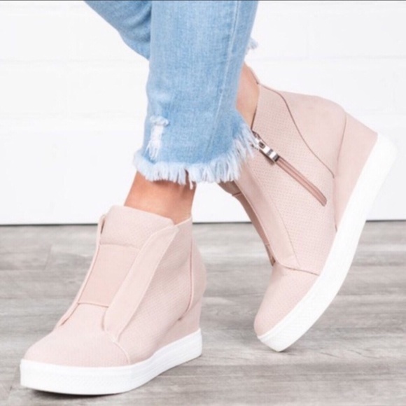 SALE LAST PAIR BLUSH WEDGE SNEAKERS MUST HAVE - Picture 3 of 3
